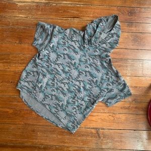 Fabletics Short Sleeve Camo Hoodie (S)